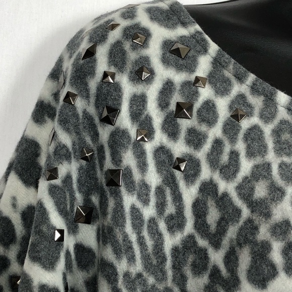 Adrienne Vittadini Woman Animal Print Oversized Top - Picture 4 of 11